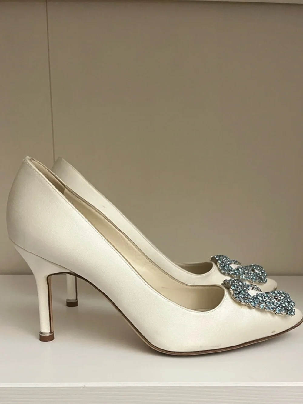 Manolo Blahnik Hangisi 90 Satin Pump with Blue Crystal Buckle 35.5 - Picture 7 of 15